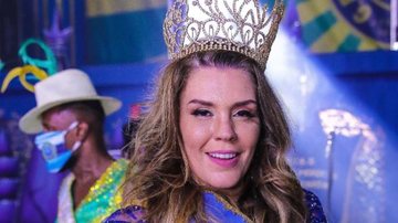 Simony é coroada Rainha de Bateria da Unidos do Peruche - Thiago Duran/AgNews