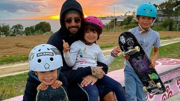 Na Itália, Pedro Scooby aproveita dia na praia com os filhos - Reprodução/Instagram