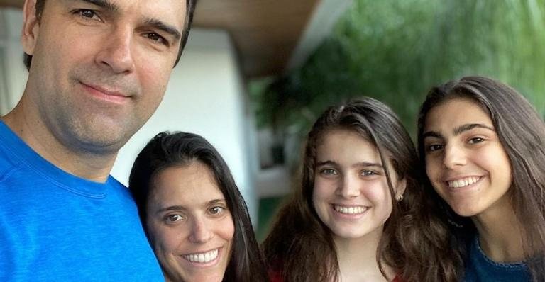 Tadeu Schmidt e a família surgem em cliques com looks iguais - Reprodução/Instagram