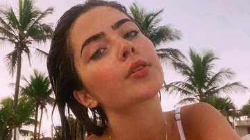 Na praia, Jade Picon mostra sequência de fotos de tombo: ''Se for cair, já cai na pose'' - Instagram