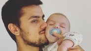 Felipe Simas compartilha clique dormindo com o filho caçula - Reprodução/Instagram