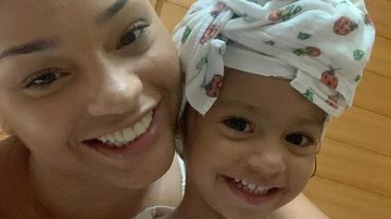 Juliana Alves encanta ao mostrar a filha retirando sua maquiagem - Reprodução/Instagram
