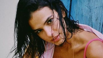 Bruna Marquezine exibe abdômen trincado com biquíni de grife - Reprodução/Instagram