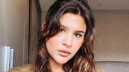 Giulia Costa brinca depois de gravar tutorial de maquiagem - Reprodução/Instagram