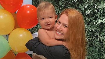 Sarah Poncio posa sorridente ao lado de seu sobrinho, Davi - Reprodução/Instagram