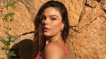 Isis Valverde posa belíssima de biquíni na praia - Reprodução/Instagram