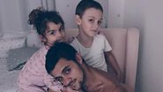 Felipe Simas emociona a web ao escrever uma mensagem sincera sobre seu amadurecimento gradual como pai - Reprodução/Instagram