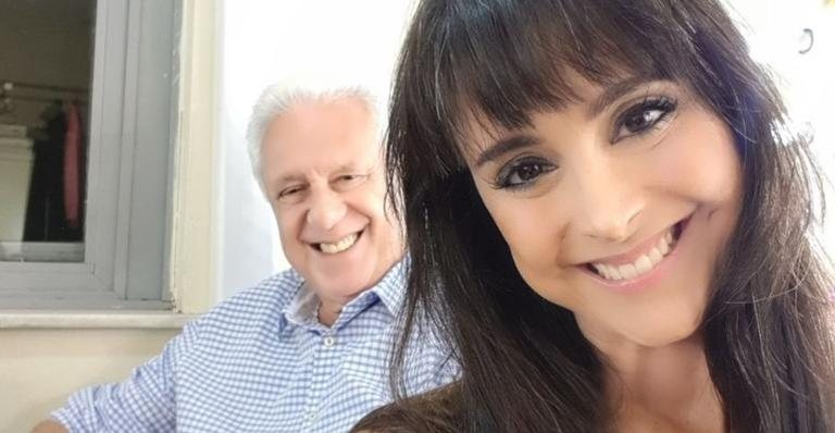 Antônio Fagundes se arrisca e corta o cabelo da esposa - Reprodução/Instagram