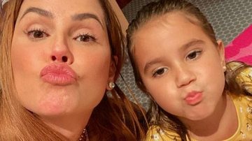 Deborah Secco surge no maior chamego com a filha, Maria Flor: ''Nosso dia de folga'' - Instagram
