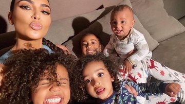 Kim Kardashian exibe pequeno show de carisma de suas filhas North e Chicago - Reprodução/Instagram
