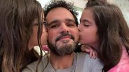 Luciano Camargo se derrete por companheirismo das filhas - Reprodução/Instagram