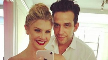 Amanda Kloots, viúva de Nick Cordero, faz vaso com cinzas do ator - Reprodução/Instagram