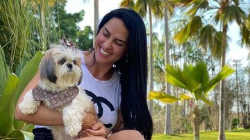 Graciele Lacerda esbanja carinho ao posar com alguns de seus cachorros de estimação - Reprodução/Instagram