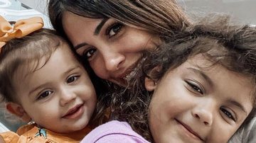 Bella Falconi posa com as filhas e reflete sobre maternidade - Reprodução/Instagram