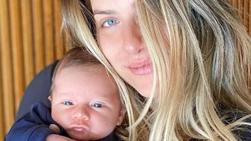 Giovanna Ewbank aparece fazendo make com o filho no colo - Reprodução/Instagram
