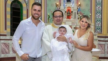 Zé Neto e Natália Toscano mostram vídeo do batizado da filha - Reprodução/Instagram