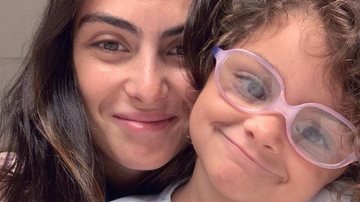 Mariana Uhlmann mostra a filha usando óculos de grau - Reprodução/Instagram