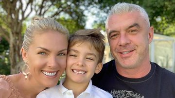 Ana Hickmann posa coladinha com a família durante passeio - Reprodução/Instagram