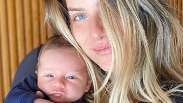 Giovanna Ewbank encanta web ao surgir grudadinha com o filho caçula, Zyan: ''Canguruzinho'' - Instagram