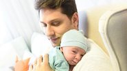 Eliéser Ambrósio e o filho aparecem dormindo em clique - Instagram/ Katia Rocha