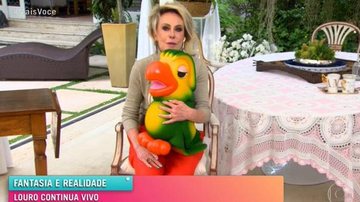 Ana Maria Braga surge com Louro José no colo: ''Matar a minha saudade'' - Reprodução/TV Globo