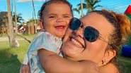 Thais Carla surge sorridente ao lado da filha caçula, Eva - Reprodução/Instagram