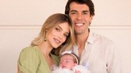Carol Dias exibe fotos com Kaká e a filha recém-nascida - Reprodução/Instagram