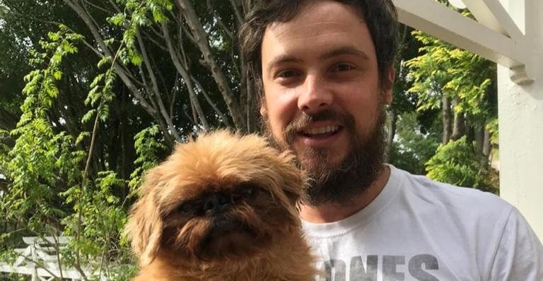 Sérgio Guizé derrete fãs ao posar com seu cachorrinho - Reprodução/Instagram