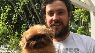 Sérgio Guizé derrete fãs ao posar com seu cachorrinho - Reprodução/Instagram