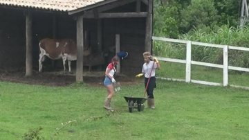 A Fazenda: Lidi conversa com Stéfani sobre racismo - Divulgação/Record TV