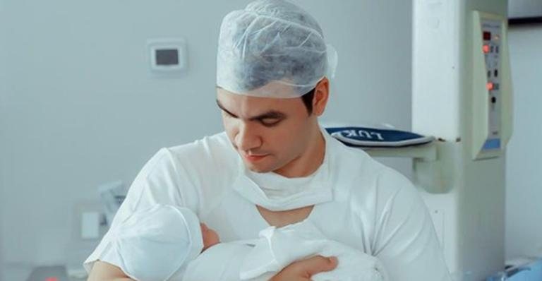 Com Covid-19, Luccas Neto se emociona ao falar sobre o filho recém-nascido - Reprodução/Instagram