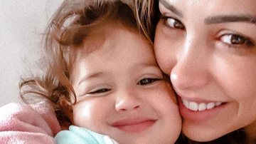 Bela Falconi derrete a web ao fazer vídeo da filha caçula se maquiando - Reprodução/Instagram