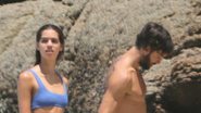 Kayky Brito é flagrado em clima de romance com a namorada na praia - Dilson Silva/AgNews