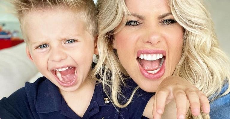 Karina Bacchi ostenta sorrisão com o filho, Enrico, e fãs se derretem - Reprodução/Instagram