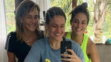 Fernanda Gentil se declara ao posar com sua mãe e esposa - Reprodução/Instagram