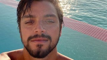 Rodrigo Simas derrete corações ao posar para lindo registro em seu camarim - Reprodução/Instagram
