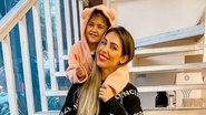 Bella Falconi publica cliques da filha com laço na cabeça - Reprodução/Instagram