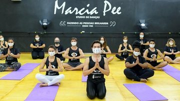 Willian Gasparo comanda aula Yoga Por Sorrisos - André Caetano