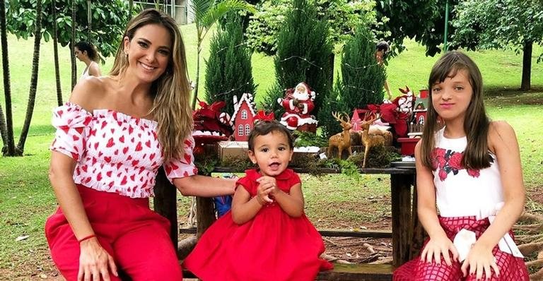 Em clima de Natal, Ticiane Pinheiro posa com as duas filhas - Reprodução/Instagram