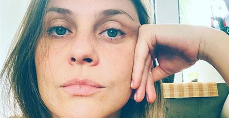 Christiana Ubach, ex-Malhação, posa nua amamentando - Reprodução/Instagram