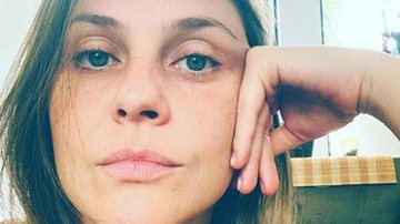 Christiana Ubach, ex-Malhação, posa nua amamentando - Reprodução/Instagram