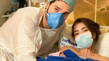 Alok posa com Romana Novais e a filha, Raika, em hospital - Reprodução/Instagram