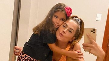 Deborah Secco surge coladinha a filha, Maria Flor - Reprodução/Instagram