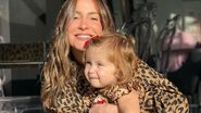 Claudia Leitte baba pela filha em clique na piscina - Reprodução/Instagram