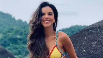 Mariana Rios empina bumbum na praia e aproveita dia ensolarado - Reprodução/Instagram
