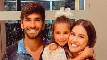 Deborah Secco posa com o marido e a filha em Noronha - Reprodução/Instagram