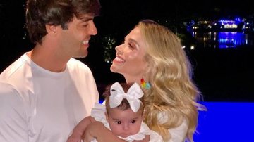 Carol Dias posa coladinha com Kaká e filha, Esther - Reprodução/Instagram