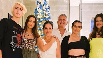 Gloria Pires posa com a família e arranca elogios dos fãs - Reprodução/Instagram