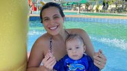 Kamilla Salgado surge amamentando o filho na piscina - Reprodução/Instagram