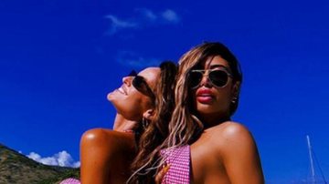Rafaella Santos posa de biquíni com Izabel Goulart - Instagram